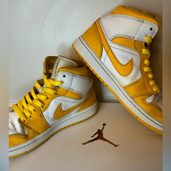 Nike Air Jordan 1 Mid White University Gold Yellow Size Women’s 8.5 New Laces - Picture 9 of 16